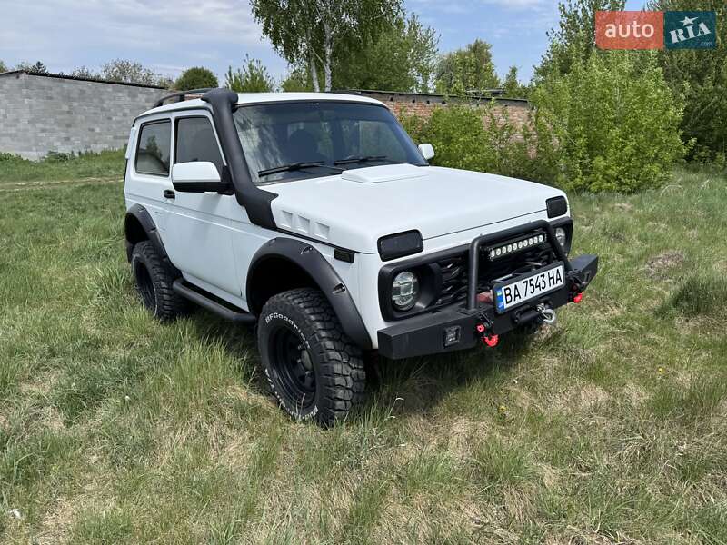 Позашляховик / Кросовер ВАЗ / Lada 21214 / 4x4 2008 в Умані