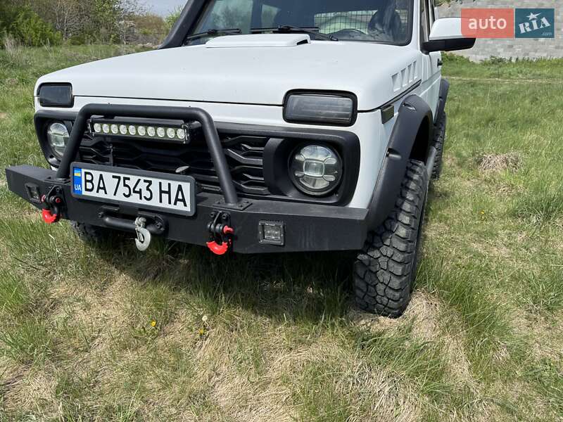 Позашляховик / Кросовер ВАЗ / Lada 21214 / 4x4 2008 в Умані