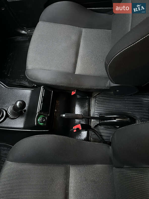 Внедорожник / Кроссовер ВАЗ / Lada 21214 / 4x4 2012 в Золочеве