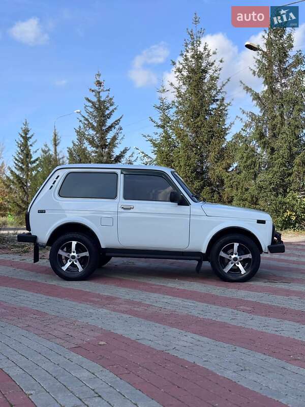 Позашляховик / Кросовер ВАЗ / Lada 21214 / 4x4 2011 в Запоріжжі