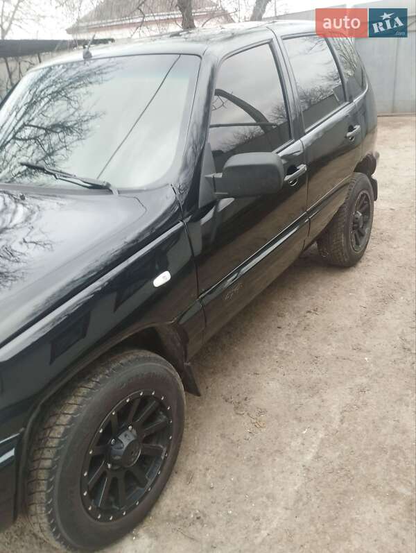 Позашляховик / Кросовер ВАЗ / Lada 2123 Niva 2008 в Умані