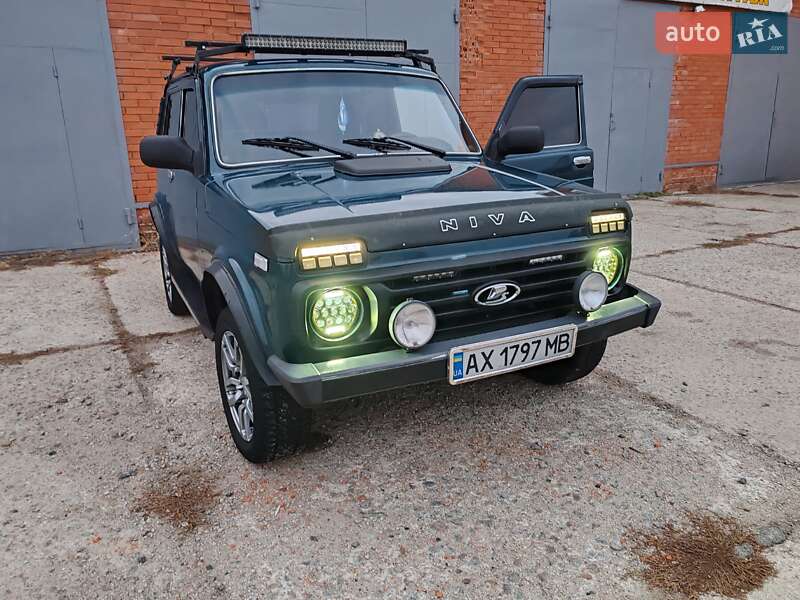 Внедорожник / Кроссовер ВАЗ / Lada 2123 Niva 2012 в Змиеве
