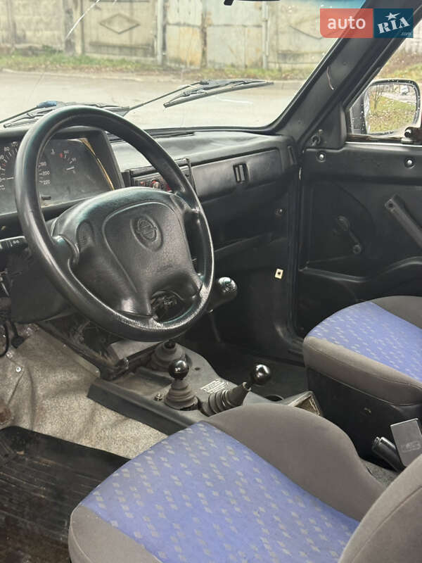 Внедорожник / Кроссовер ВАЗ / Lada 2131 Нива 1998 в Харькове