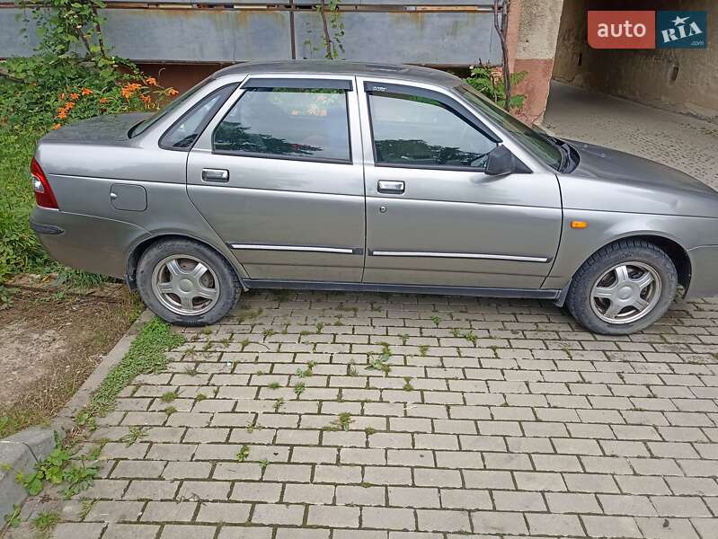 Седан ВАЗ / Lada 2170 Priora 2008 в Ужгороде фото 4 Седан ВАЗ / Lada 2170 Priora 2008 в Ужгороде