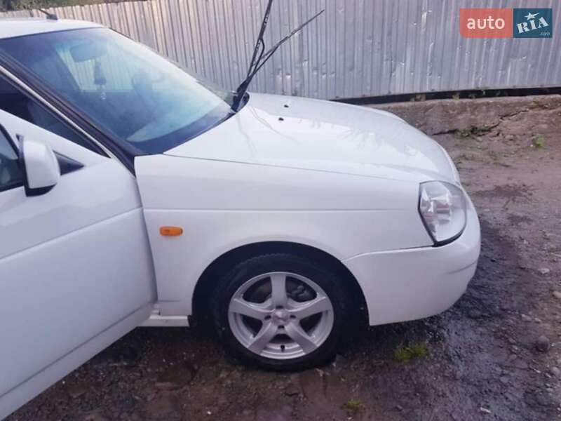 Седан ВАЗ / Lada 2170 Priora 2011 в Ужгороді