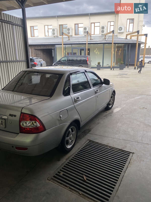 Седан ВАЗ / Lada 2170 Priora 2012 в Черновцах