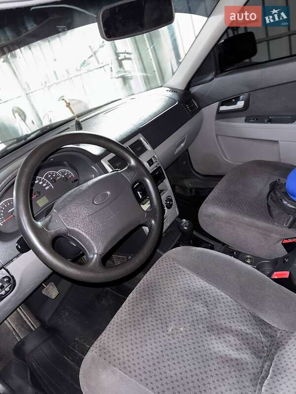 Седан ВАЗ / Lada 2170 Priora 2010 в Харькове фото 6 Седан ВАЗ / Lada 2170 Priora 2010 в Харькове