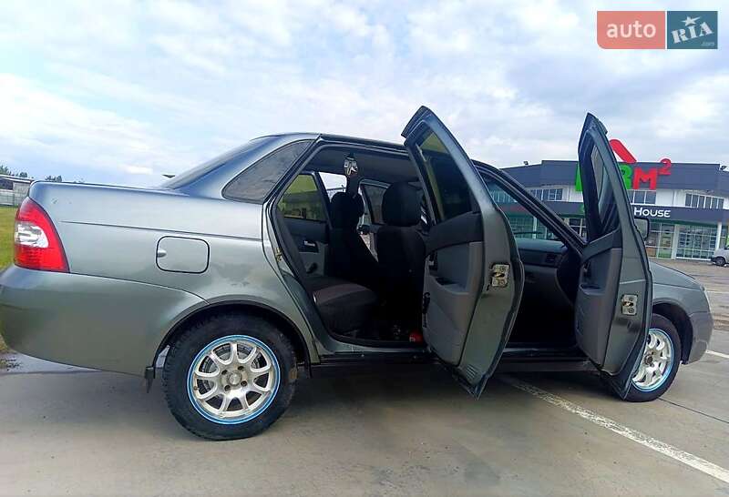 Седан ВАЗ / Lada 2170 Priora 2008 в Первомайске
