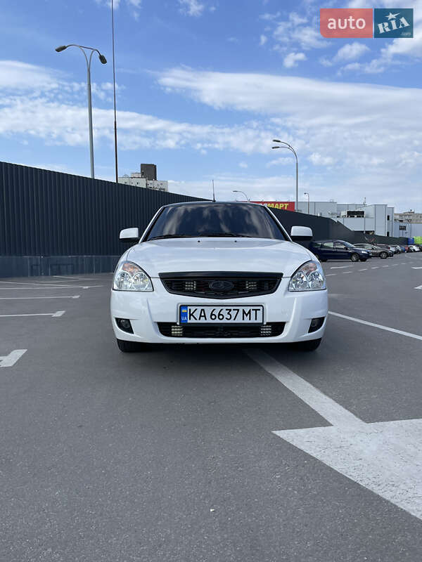 Седан ВАЗ / Lada 2170 Priora 2013 в Киеве