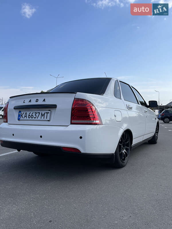 Седан ВАЗ / Lada 2170 Priora 2013 в Киеве