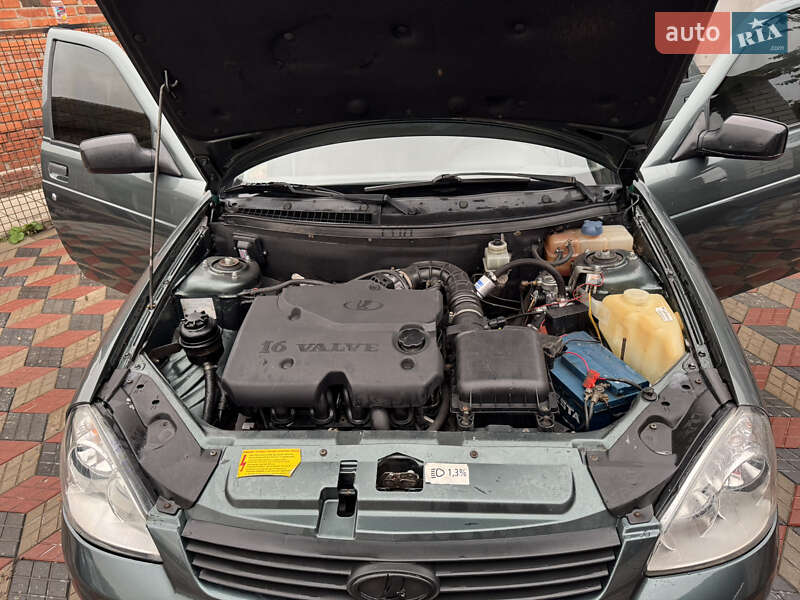 Седан ВАЗ / Lada 2170 Priora 2011 в Краснограде