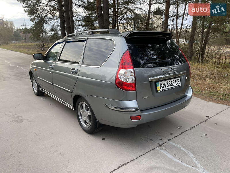 Універсал ВАЗ / Lada 2171 Priora 2011 в Славуті