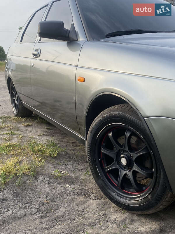 Хэтчбек ВАЗ / Lada 2172 Priora 2011 в Киеве