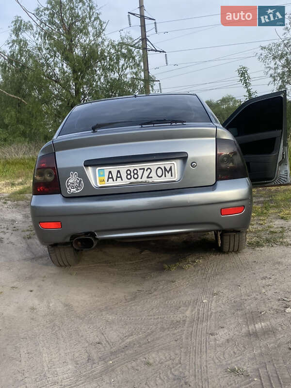 Хэтчбек ВАЗ / Lada 2172 Priora 2011 в Киеве