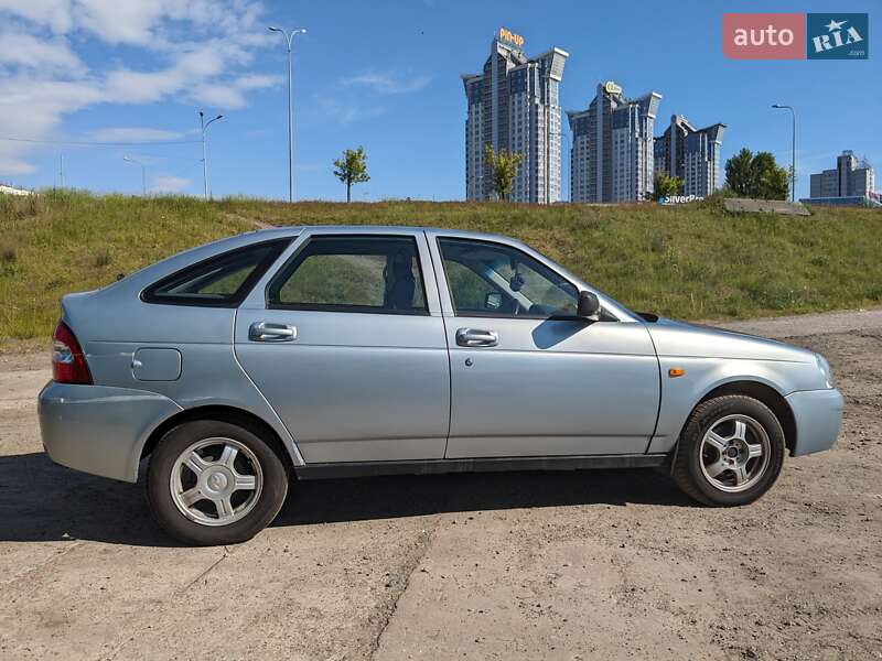 Хэтчбек ВАЗ / Lada 2172 Priora 2009 в Киеве
