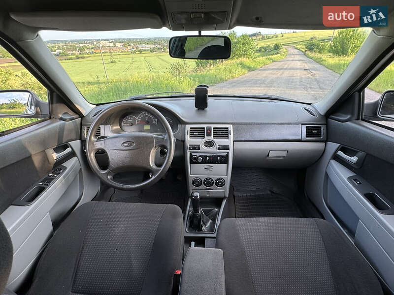 Хэтчбек ВАЗ / Lada 2172 Priora 2008 в Краснограде