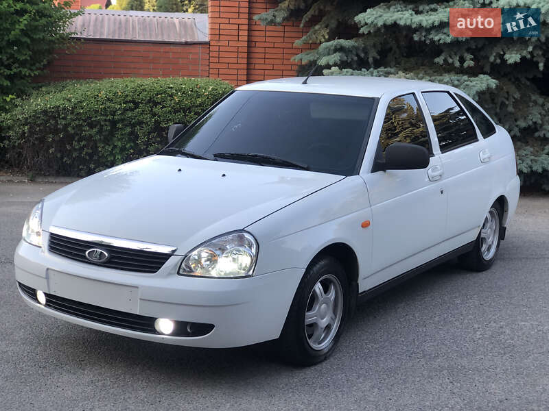 Хэтчбек ВАЗ 2172 Priora 2011 в 