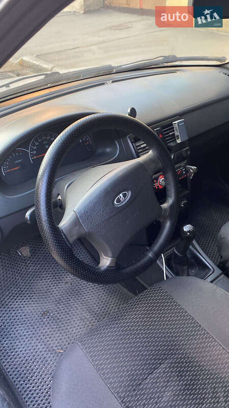 Хэтчбек ВАЗ / Lada 2172 Priora 2008 в Харькове