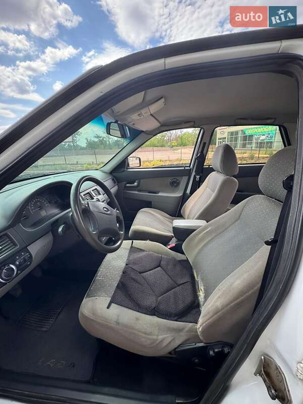 Хэтчбек ВАЗ / Lada 2172 Priora 2008 в Кривом Роге