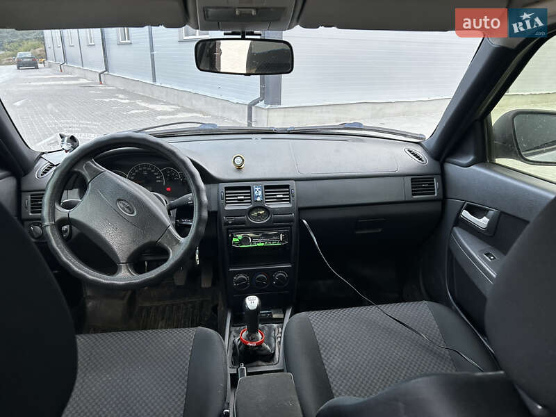 Хетчбек ВАЗ / Lada 2172 Priora 2012 в Києві
