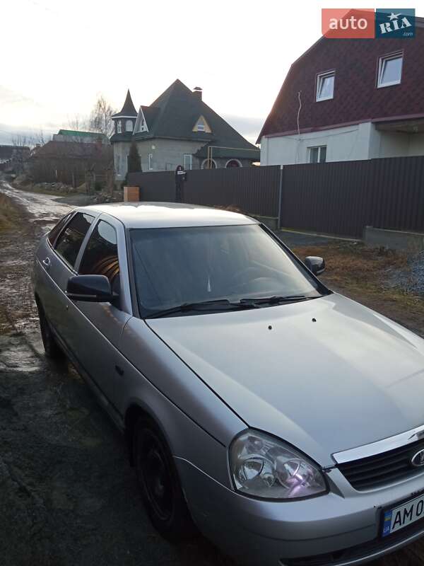 Хэтчбек ВАЗ / Lada 2172 Priora 2008 в Житомире фото 3 Хэтчбек ВАЗ / Lada 2172 Priora 2008 в Житомире