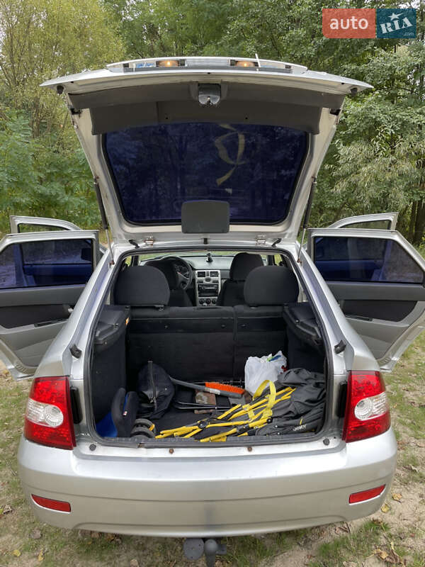 Хэтчбек ВАЗ / Lada 2172 Priora 2008 в Киеве фото 20 Хэтчбек ВАЗ / Lada 2172 Priora 2008 в Киеве