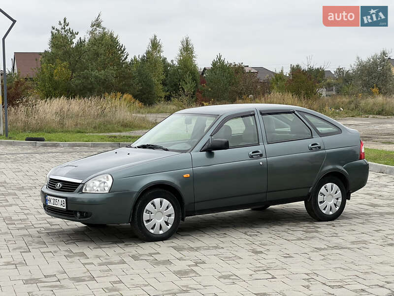 Хэтчбек ВАЗ / Lada 2172 Priora 2008 в Здолбунове фото 7 Хэтчбек ВАЗ / Lada 2172 Priora 2008 в Здолбунове