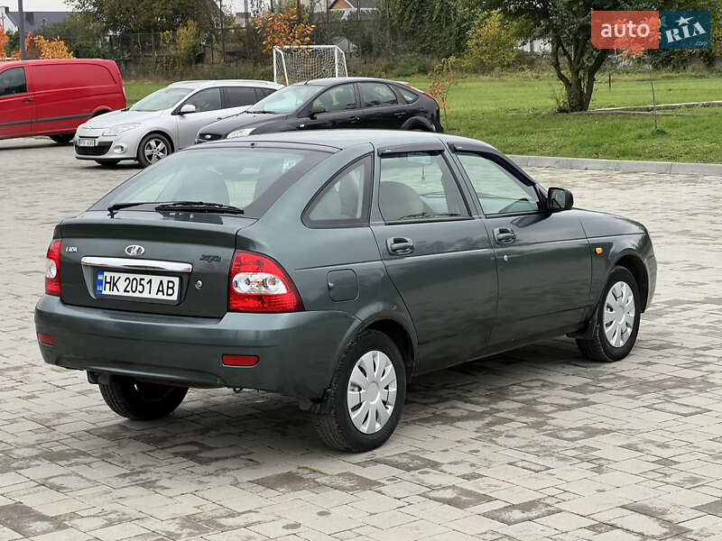 Хэтчбек ВАЗ / Lada 2172 Priora 2008 в Здолбунове фото 12 Хэтчбек ВАЗ / Lada 2172 Priora 2008 в Здолбунове