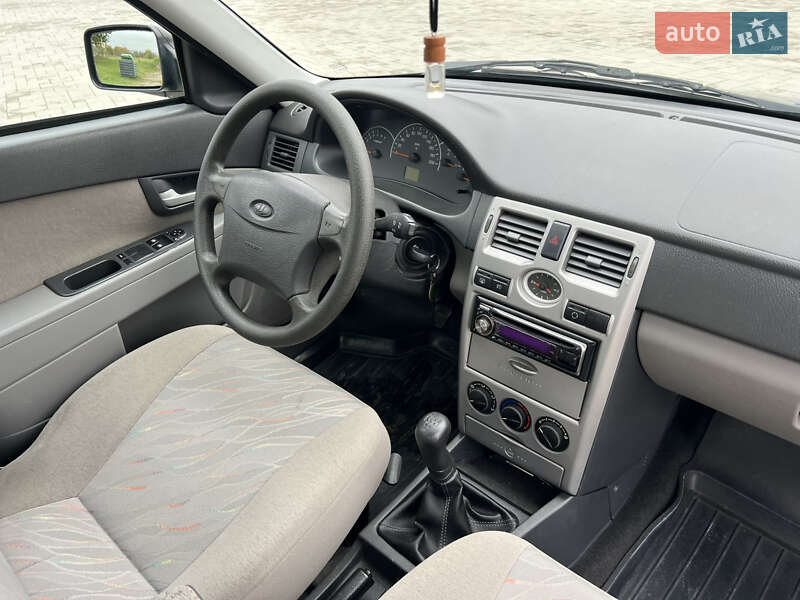 Хэтчбек ВАЗ / Lada 2172 Priora 2008 в Здолбунове фото 32 Хэтчбек ВАЗ / Lada 2172 Priora 2008 в Здолбунове