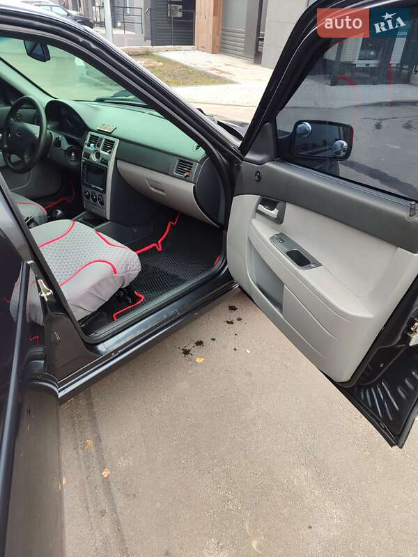 Хэтчбек ВАЗ / Lada 2172 Priora 2008 в Житомире фото 13 Хэтчбек ВАЗ / Lada 2172 Priora 2008 в Житомире