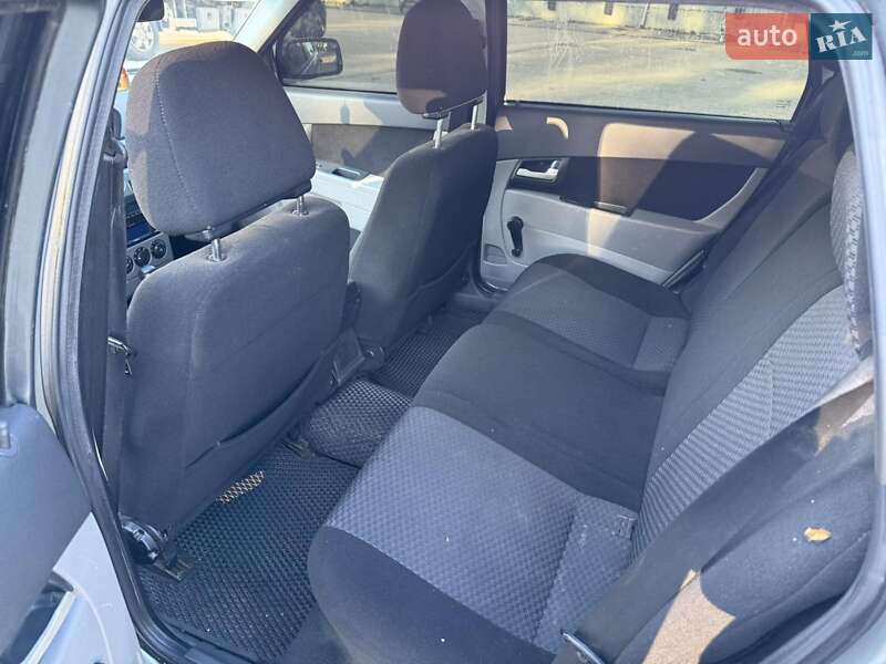 Хэтчбек ВАЗ / Lada 2172 Priora 2010 в Кривом Озере фото 10 Хэтчбек ВАЗ / Lada 2172 Priora 2010 в Кривом Озере