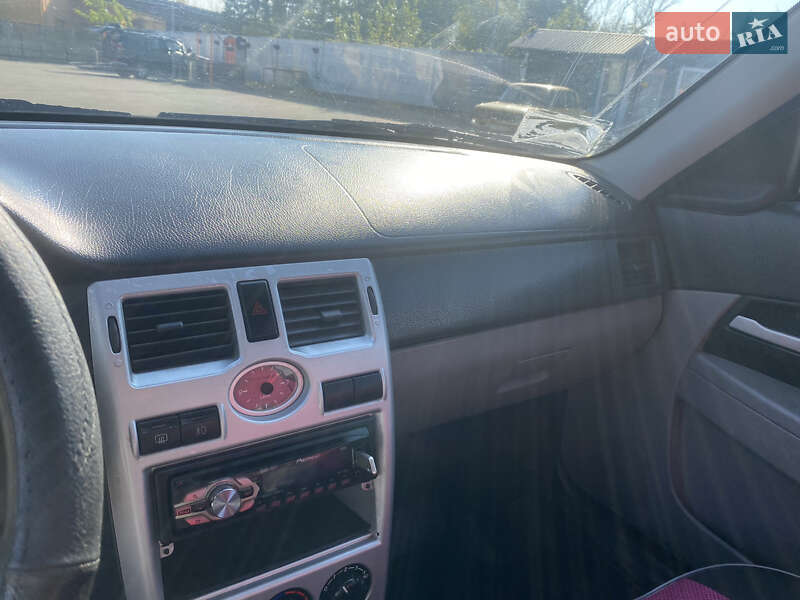 Хэтчбек ВАЗ / Lada 2172 Priora 2008 в Черновцах фото 15 Хэтчбек ВАЗ / Lada 2172 Priora 2008 в Черновцах