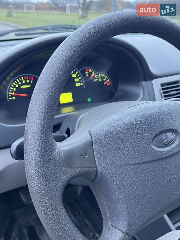 Хетчбек ВАЗ / Lada 2172 Priora 2008 в Здолбуніві фото 23 Хетчбек ВАЗ / Lada 2172 Priora 2008 в Здолбуніві