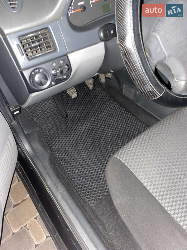 Хэтчбек ВАЗ / Lada 2172 Priora 2010 в Софиевской Борщаговке фото 8 Хэтчбек ВАЗ / Lada 2172 Priora 2010 в Софиевской Борщаговке