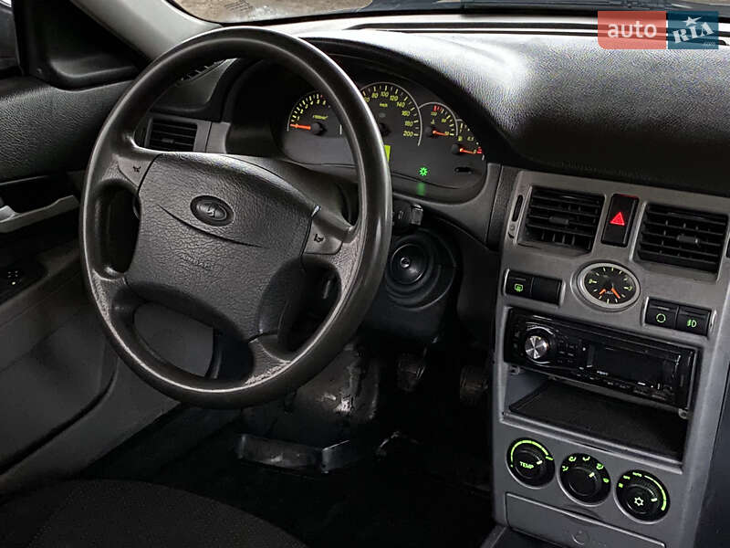 Хетчбек ВАЗ / Lada 2172 Priora 2008 в Мукачевому фото 12 Хетчбек ВАЗ / Lada 2172 Priora 2008 в Мукачевому