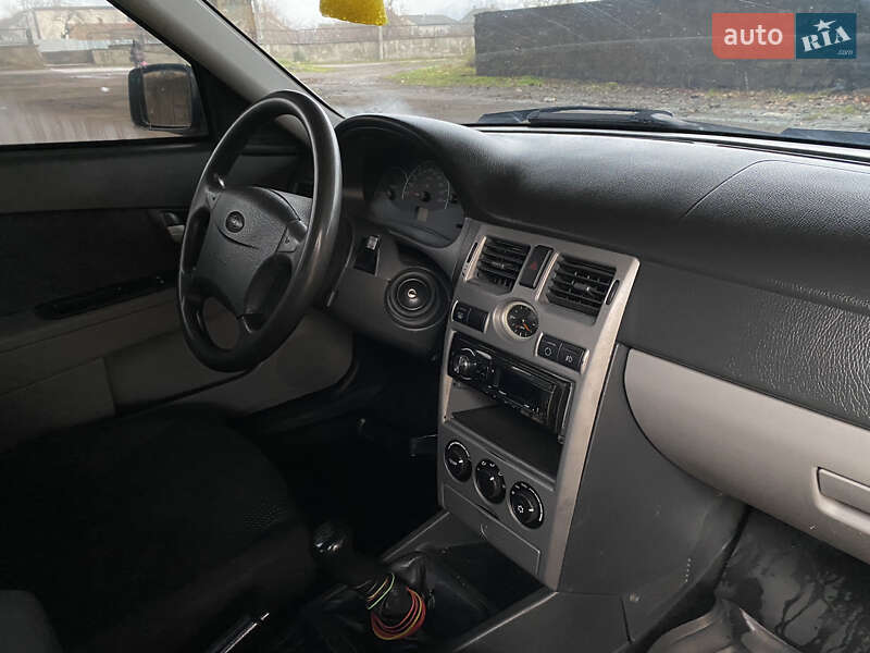 Хетчбек ВАЗ / Lada 2172 Priora 2008 в Мукачевому фото 22 Хетчбек ВАЗ / Lada 2172 Priora 2008 в Мукачевому