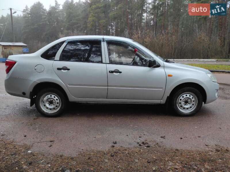 Седан ВАЗ / Lada 2190 Granta 2012 в Глухові