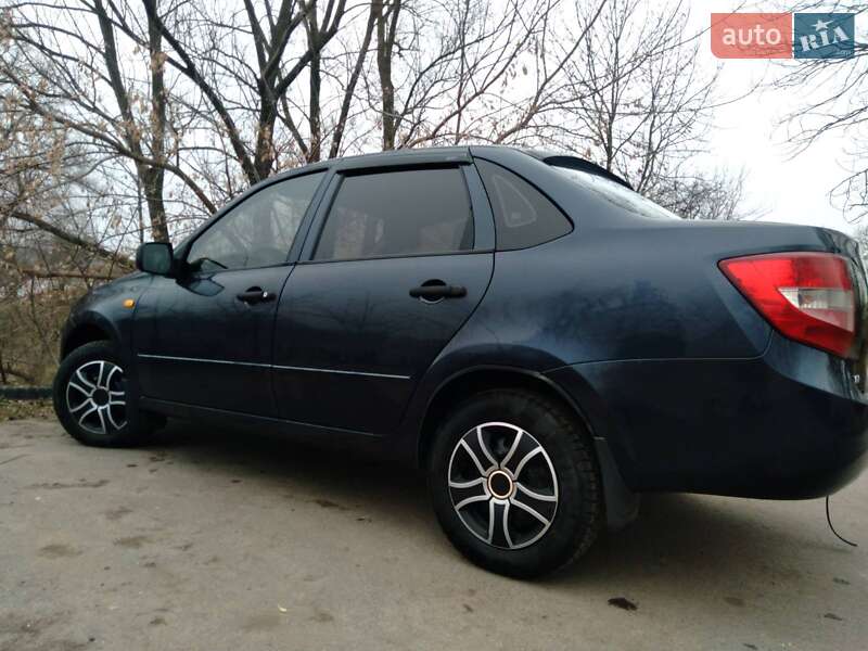 ВАЗ / Lada 2190 Granta 2013