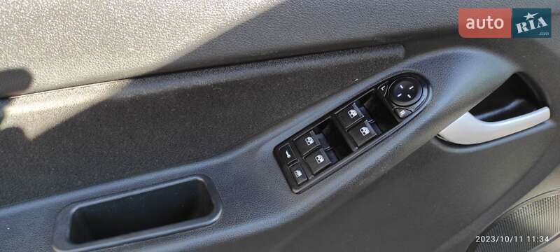 Седан ВАЗ / Lada 2190 Granta 2013 в Днепре