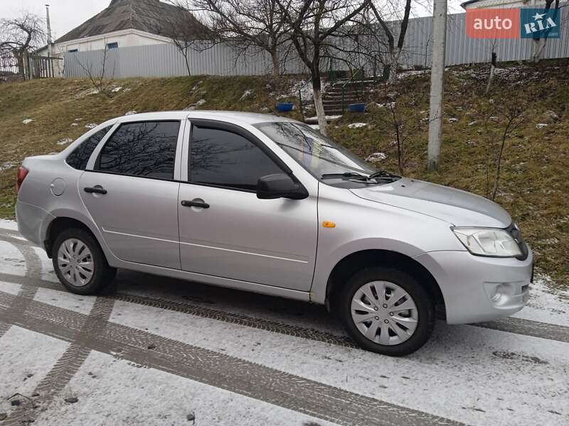 Седан ВАЗ / Lada 2190 Granta 2013 в Белой Церкви