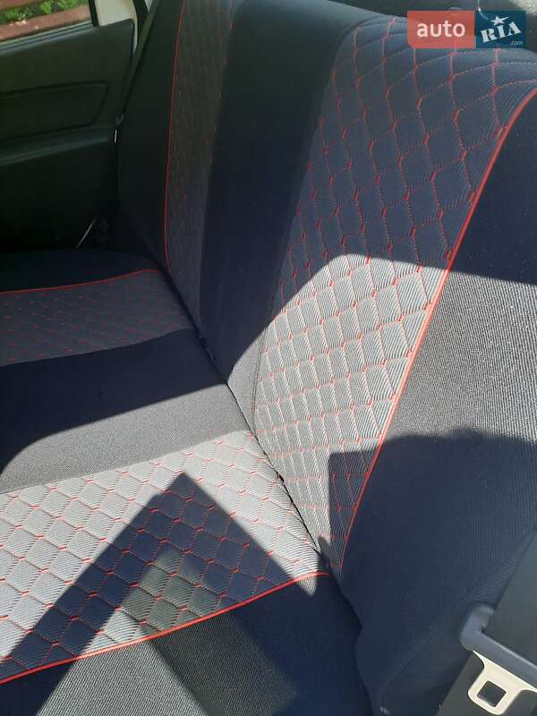 Седан ВАЗ / Lada 2190 Granta 2015 в Остроге