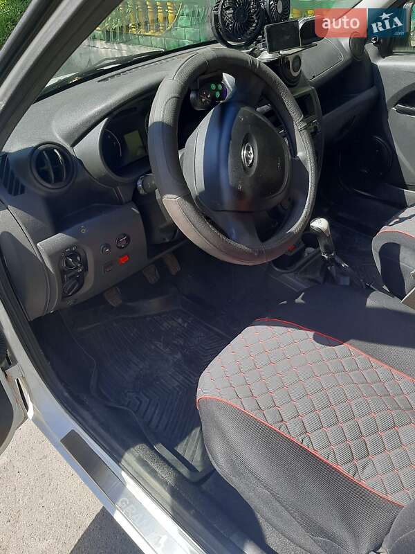 Седан ВАЗ / Lada 2190 Granta 2015 в Остроге