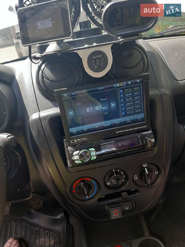 Седан ВАЗ / Lada 2190 Granta 2015 в Остроге