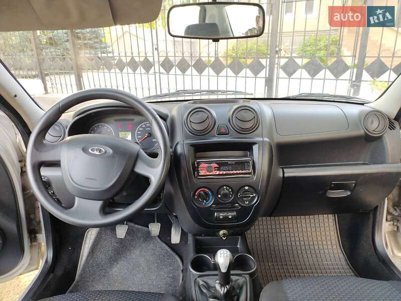 Седан ВАЗ / Lada 2190 Granta 2014 в Чорноморську