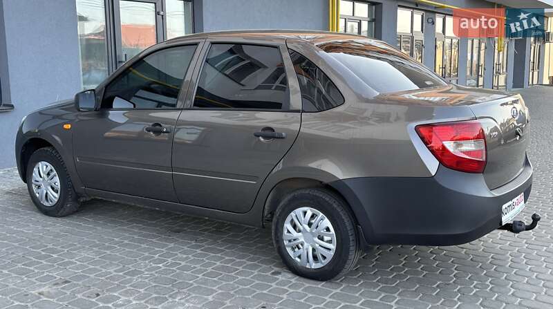Седан ВАЗ / Lada 2190 Granta 2015 в Виннице