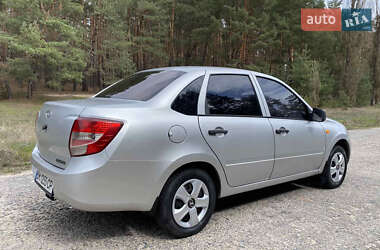 Седан ВАЗ 2190 Granta 2012 в 
