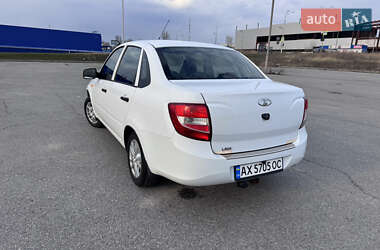 Седан ВАЗ 2190 Granta 2013 в 