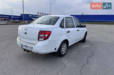 Седан ВАЗ 2190 Granta 2013 в 
