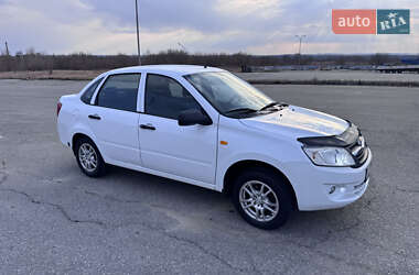 Седан ВАЗ 2190 Granta 2013 в 