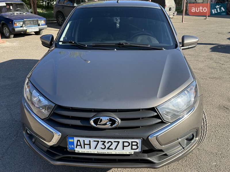 Седан ВАЗ 2190 Granta 2020 в 